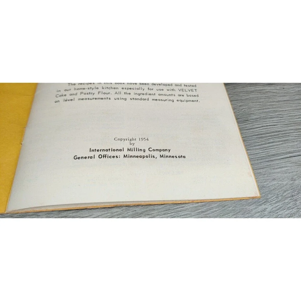 Vtg 1954 Good Things to Eat Made with Velvet Cake and Pastry Flour Recipe Bklt